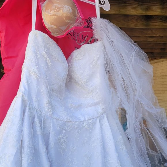 Strapless Lace Ballgown with POCKETS!!! - Picture 7 of 10